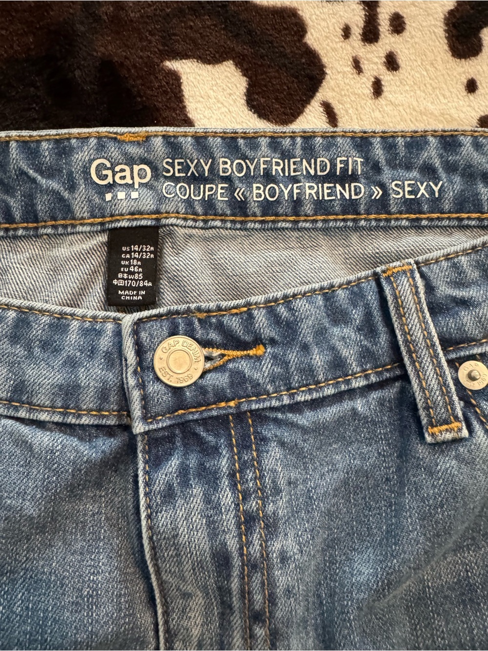 GAP Relaxed Fit Women’s Jeans - Light Blue Denim Distressed